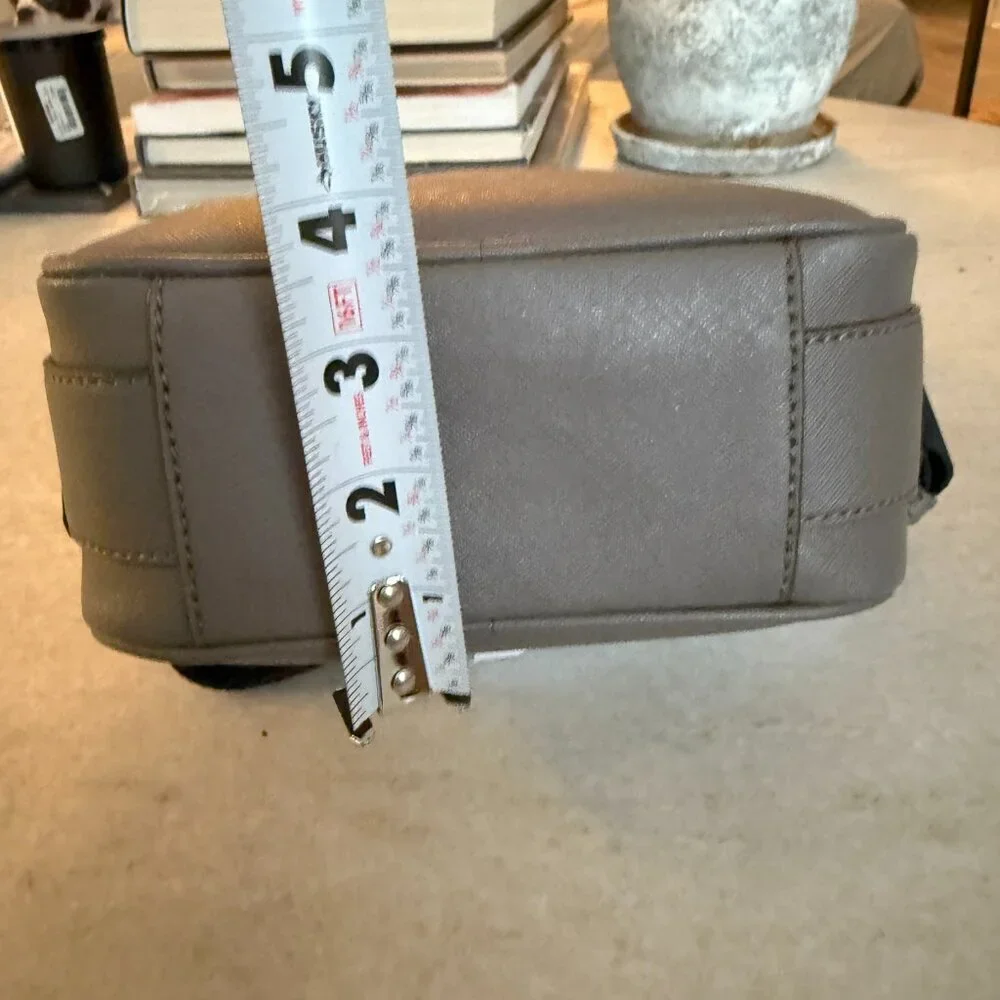 Bally Italy‎ Men's/Unisex Crossbody Bag in Gray Embossed Leather
